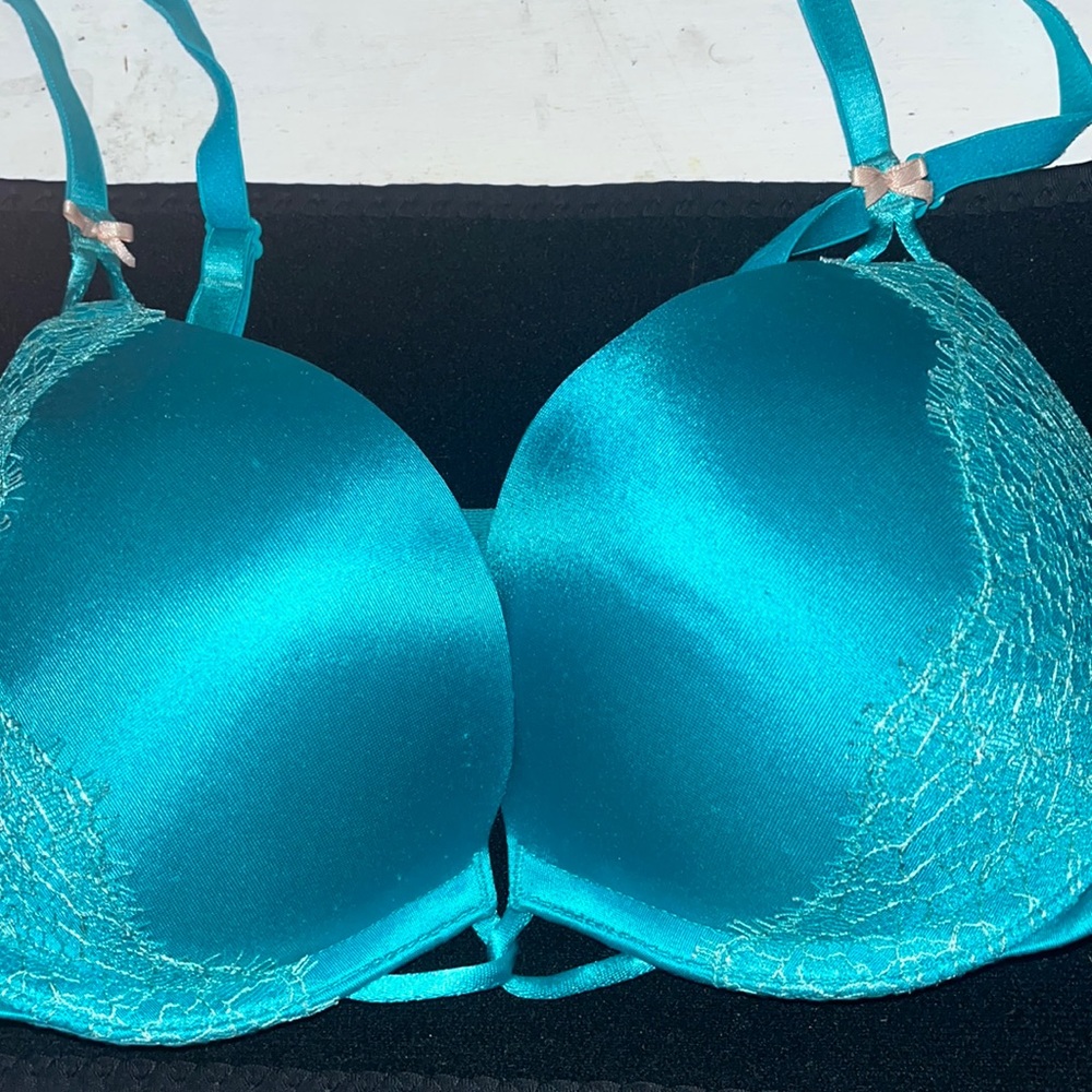 Victoria Secret Teal padded bra SZ 32a